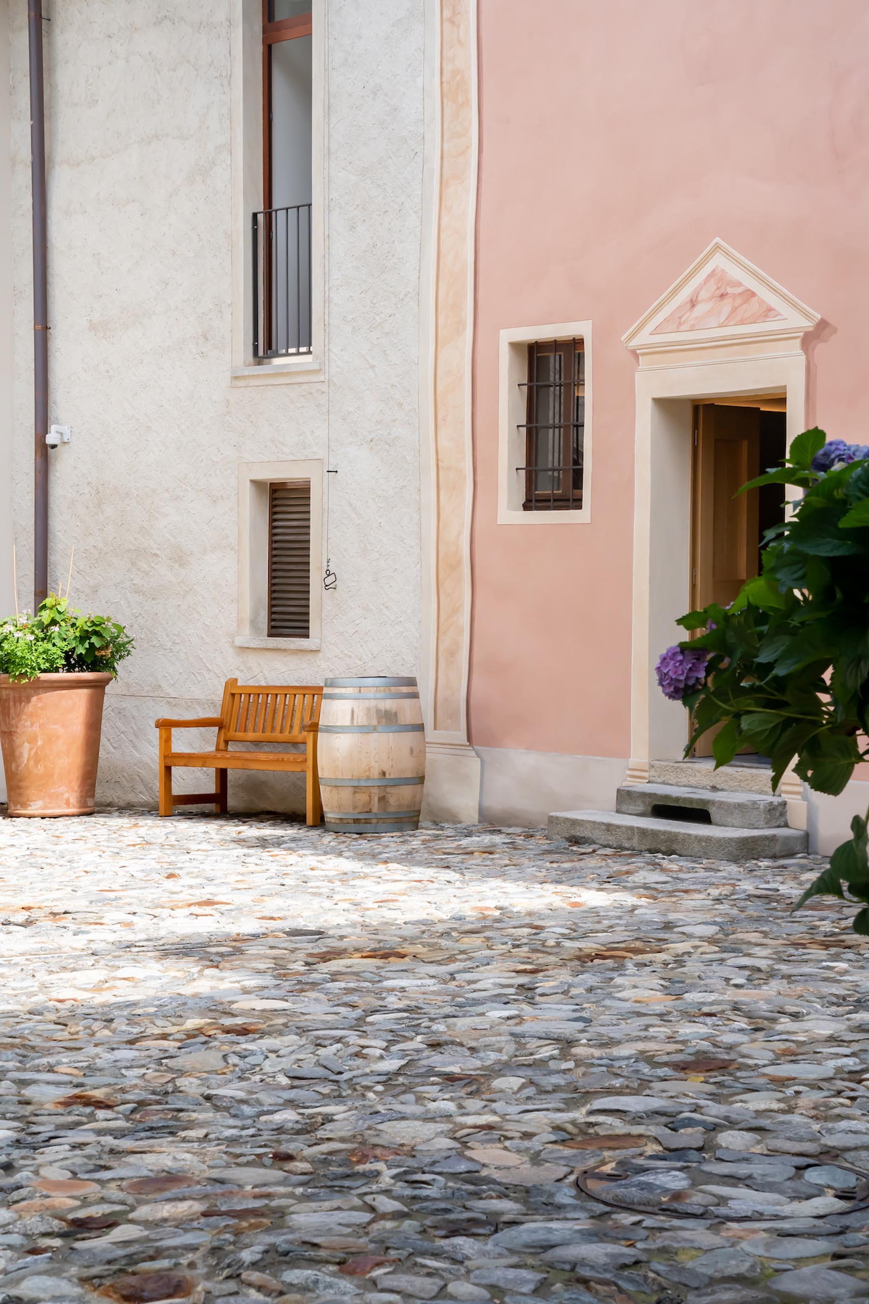 Bigatt_Hotel_and_Restaurant_ _detailslines copia